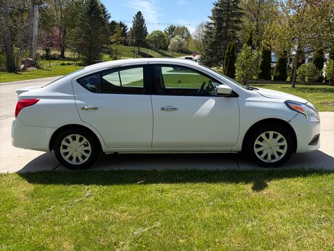 Used 2017 Nissan Versa SV FWD image 18