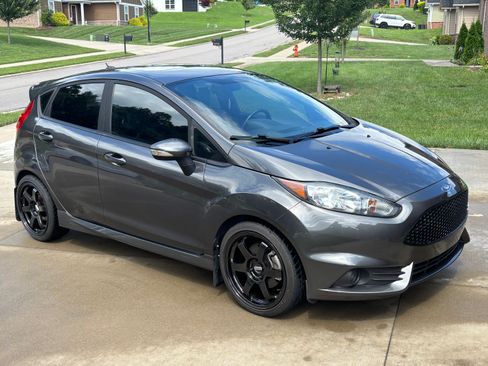 Used 2017 Ford Fiesta ST FWD image 4