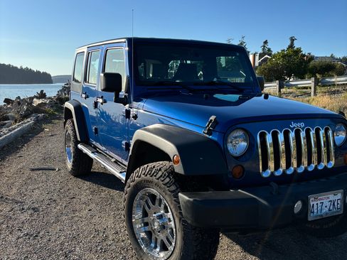 Used 2010 Jeep Wrangler Unlimited Sport image 4