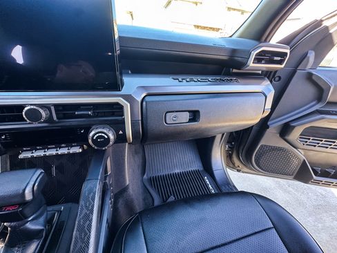 Used 2025 Toyota Tacoma TRD Sport image 24