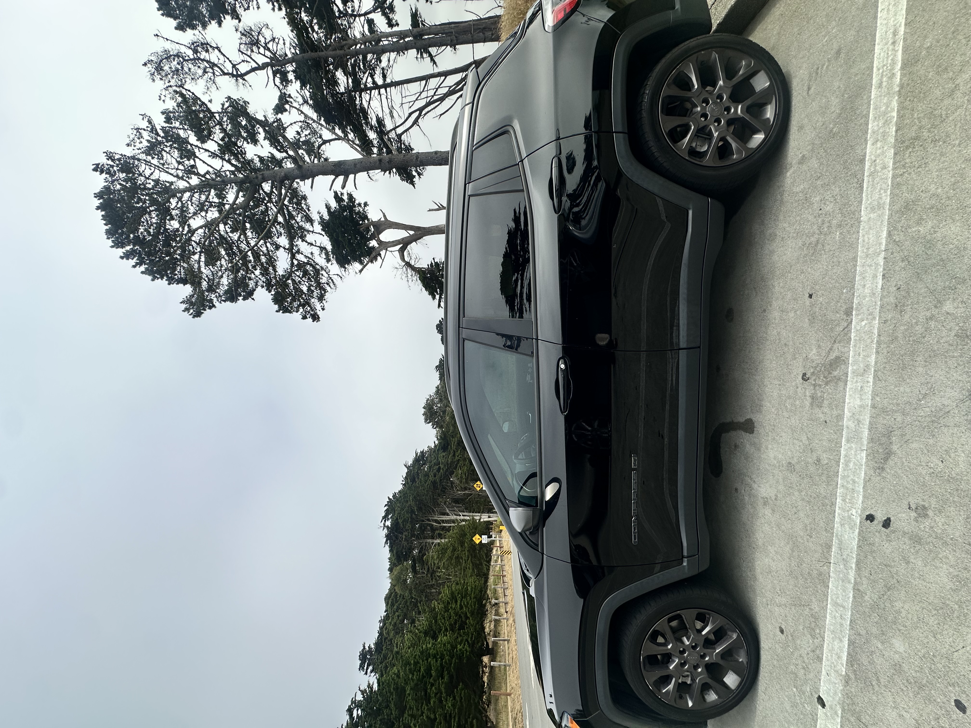 Used 2021 Jeep Compass Latitude FWD image 9