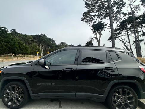 Used 2021 Jeep Compass Latitude FWD image 9