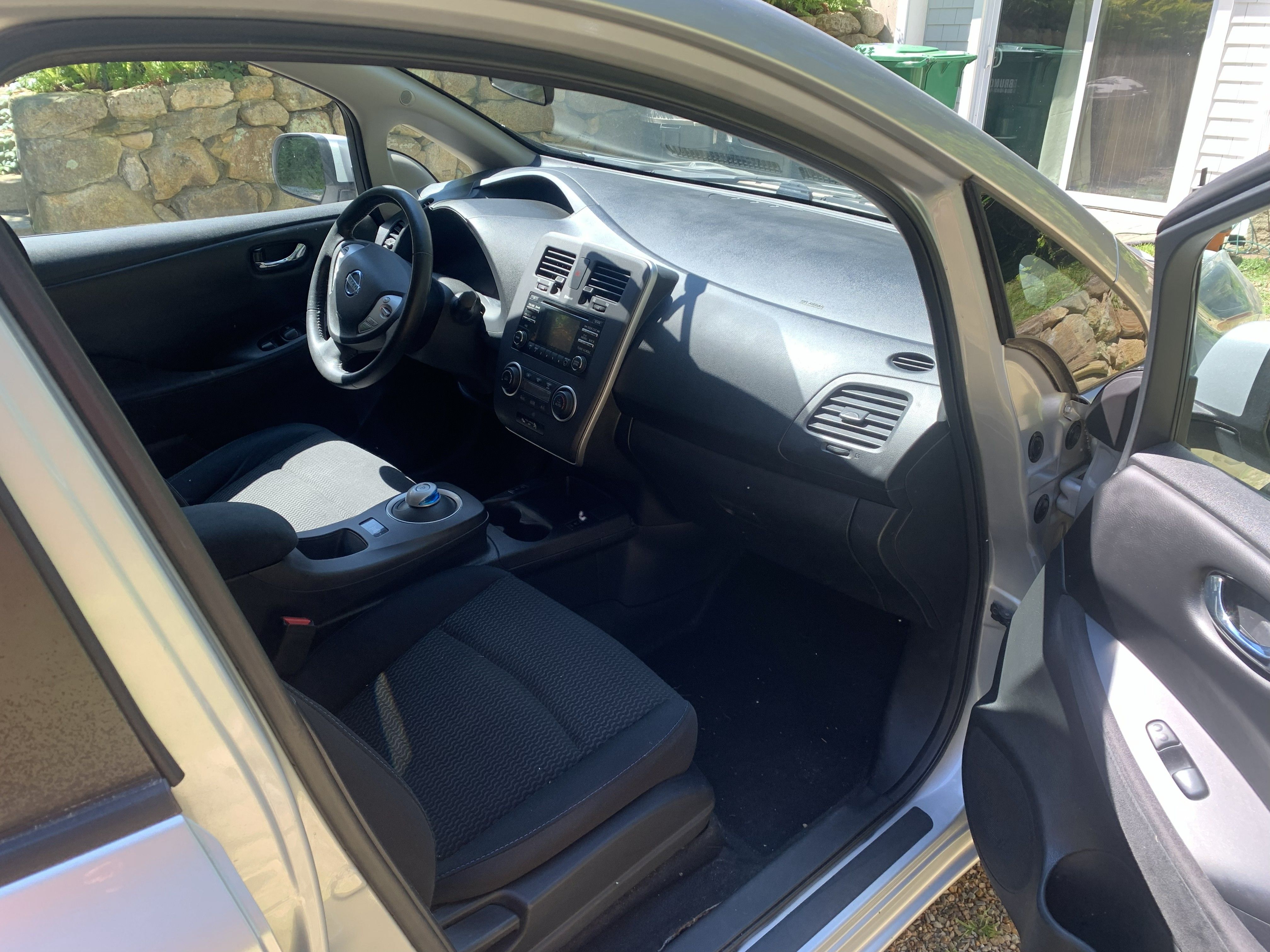 Used 2015 Nissan Leaf S w/ Charge Package FWD image 5