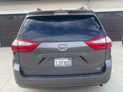 Used 2015 Toyota Sienna XLE image 5