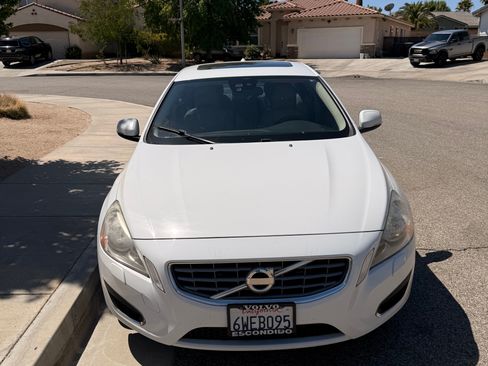 Used 2012 Volvo S60 T5 FWD image 2