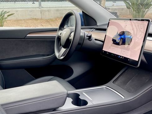 Used 2022 Tesla Model Y Long Range image 20