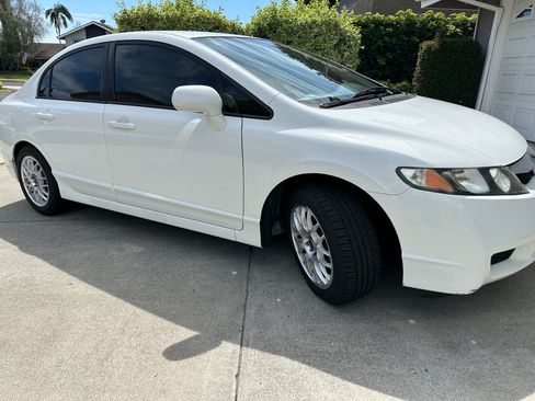 Used 2011 Honda Civic LX image 2