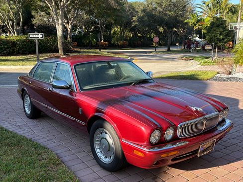 Used 2000 Jaguar XJ Vanden Plas image 22