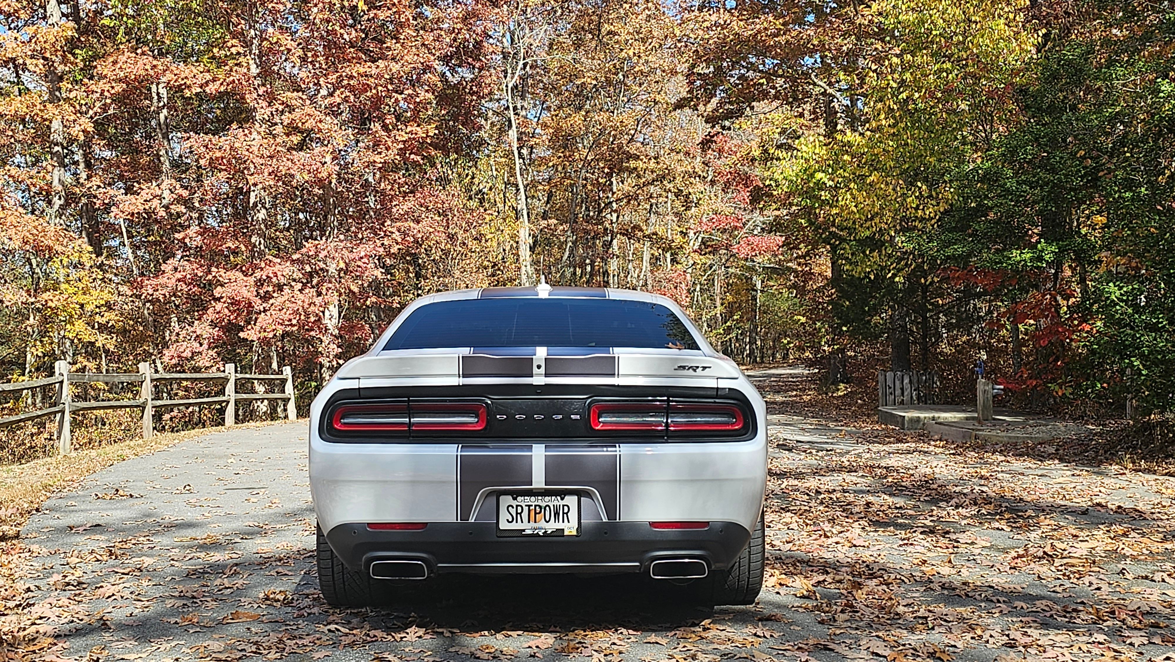 Used 2016 Dodge Challenger SRT w/ Technology Group RWD image 4