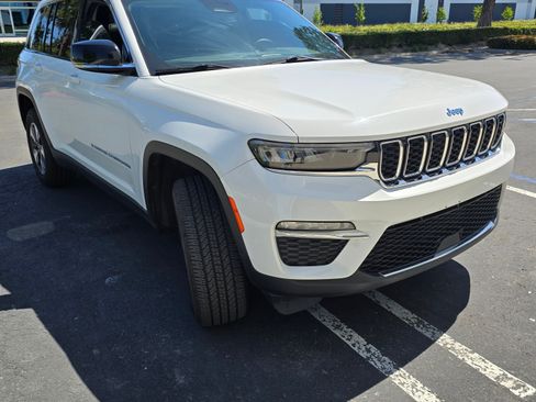 Used 2023 Jeep Grand Cherokee 4WD 4xe image 2