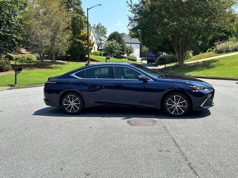 Used 2025 Lexus ES 350 w/ Premium Package FWD image 5