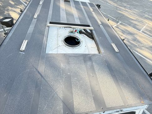 Used 2009 Ford E-350 and Econoline 350 Extended Super Duty image 11