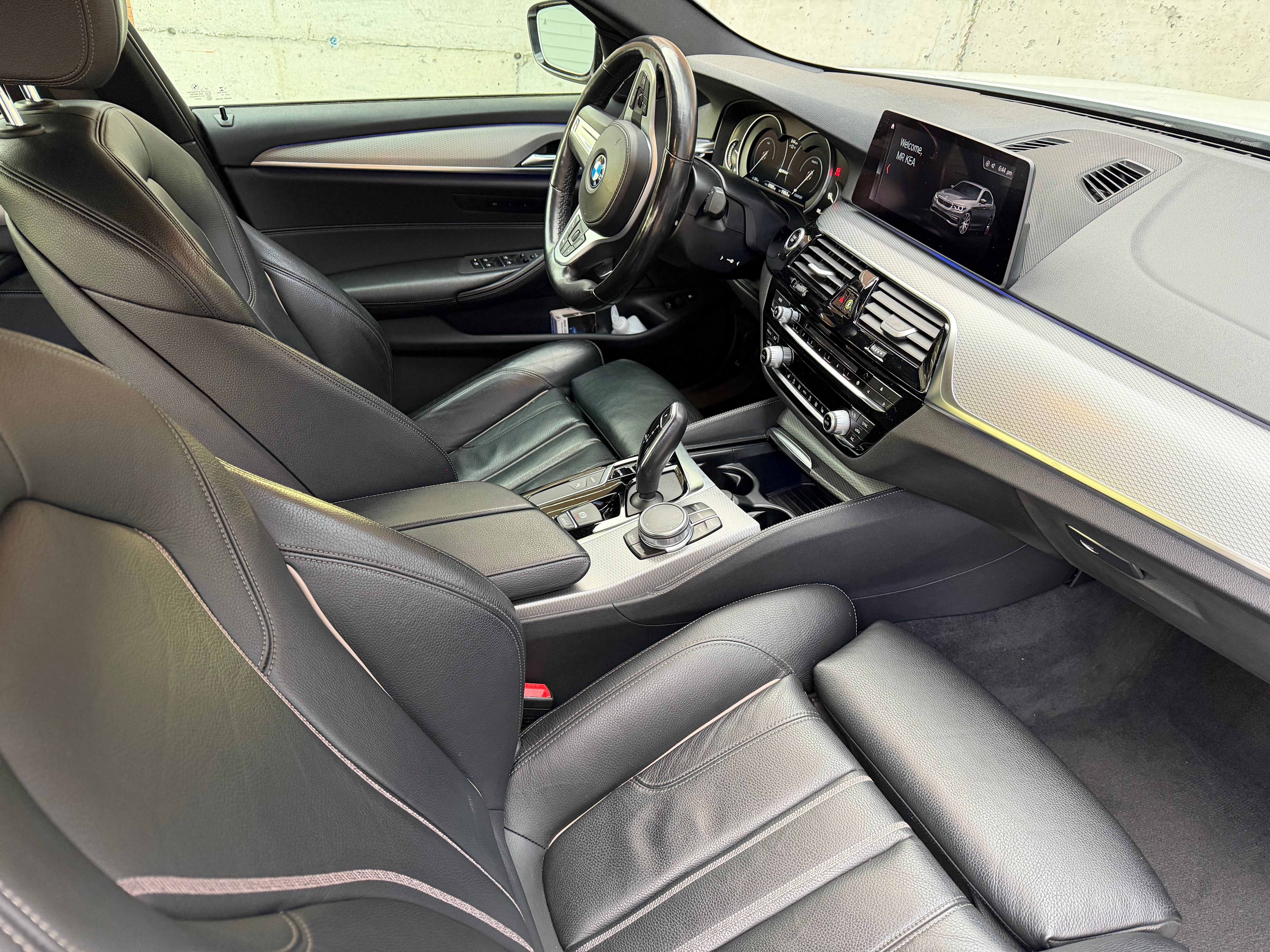 Used 2019 BMW 530e w/ M Sport Package RWD image 5