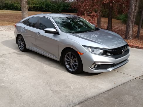 Used 2019 Honda Civic EX image 4