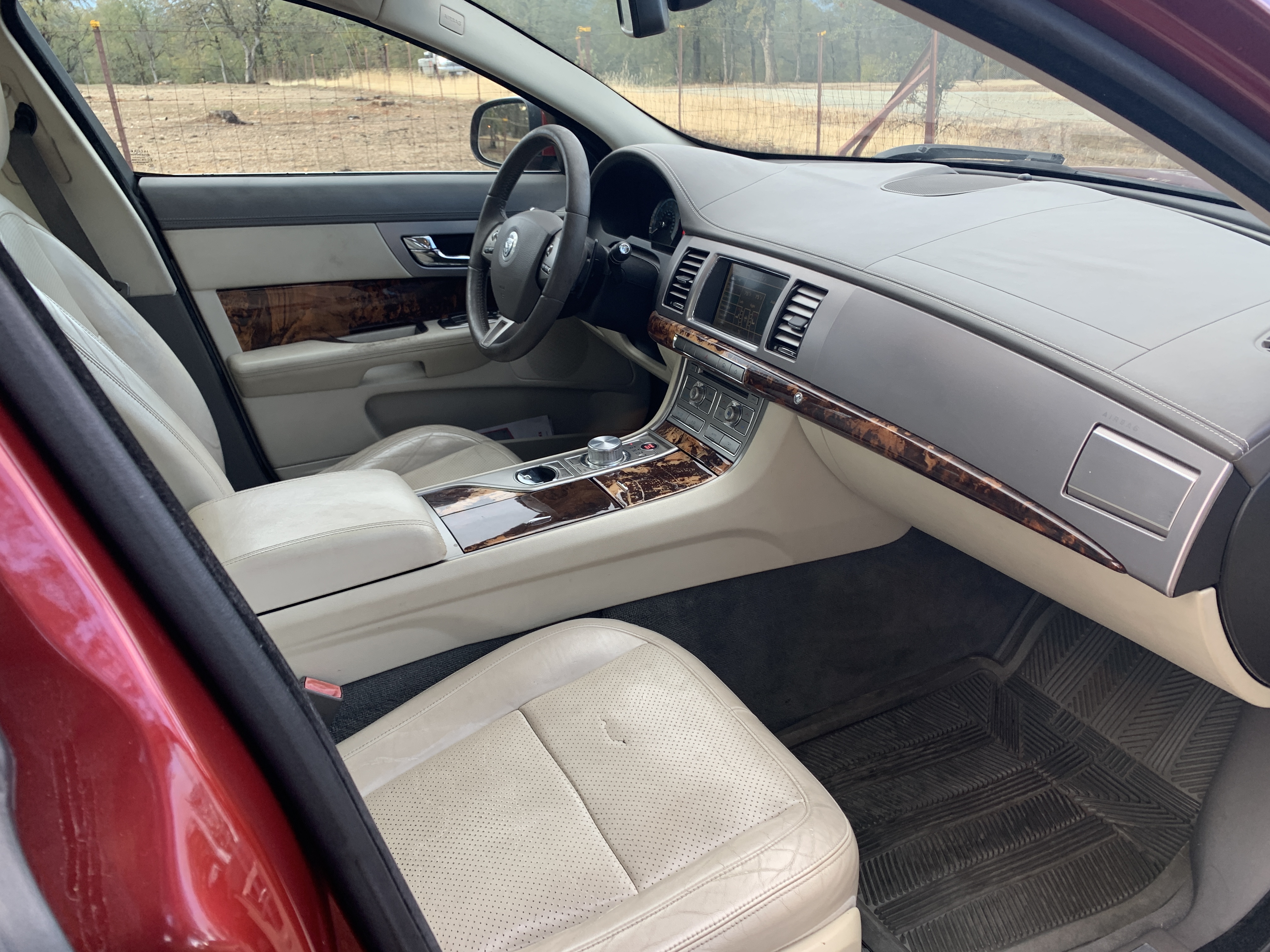 Used 2011 Jaguar XF Premium RWD image 17