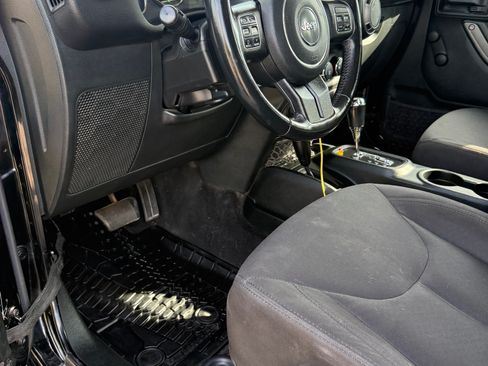 Used 2017 Jeep Wrangler Unlimited Sport w/ Connectivity Group AWD/4WD image 9