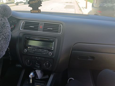 Used 2012 Volkswagen Jetta S image 9