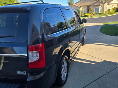 Used 2012 Chrysler Town & Country Touring w/ Entertainment Group #1 image 11