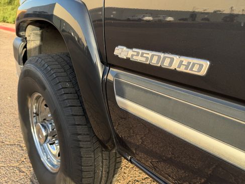 Used 2003 Chevrolet Silverado 2500 LT w/ Skid Plate Package AWD/4WD image 4
