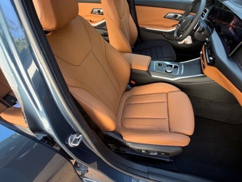 Used 2025 BMW 330i Sedan w/ Premium Package image 9