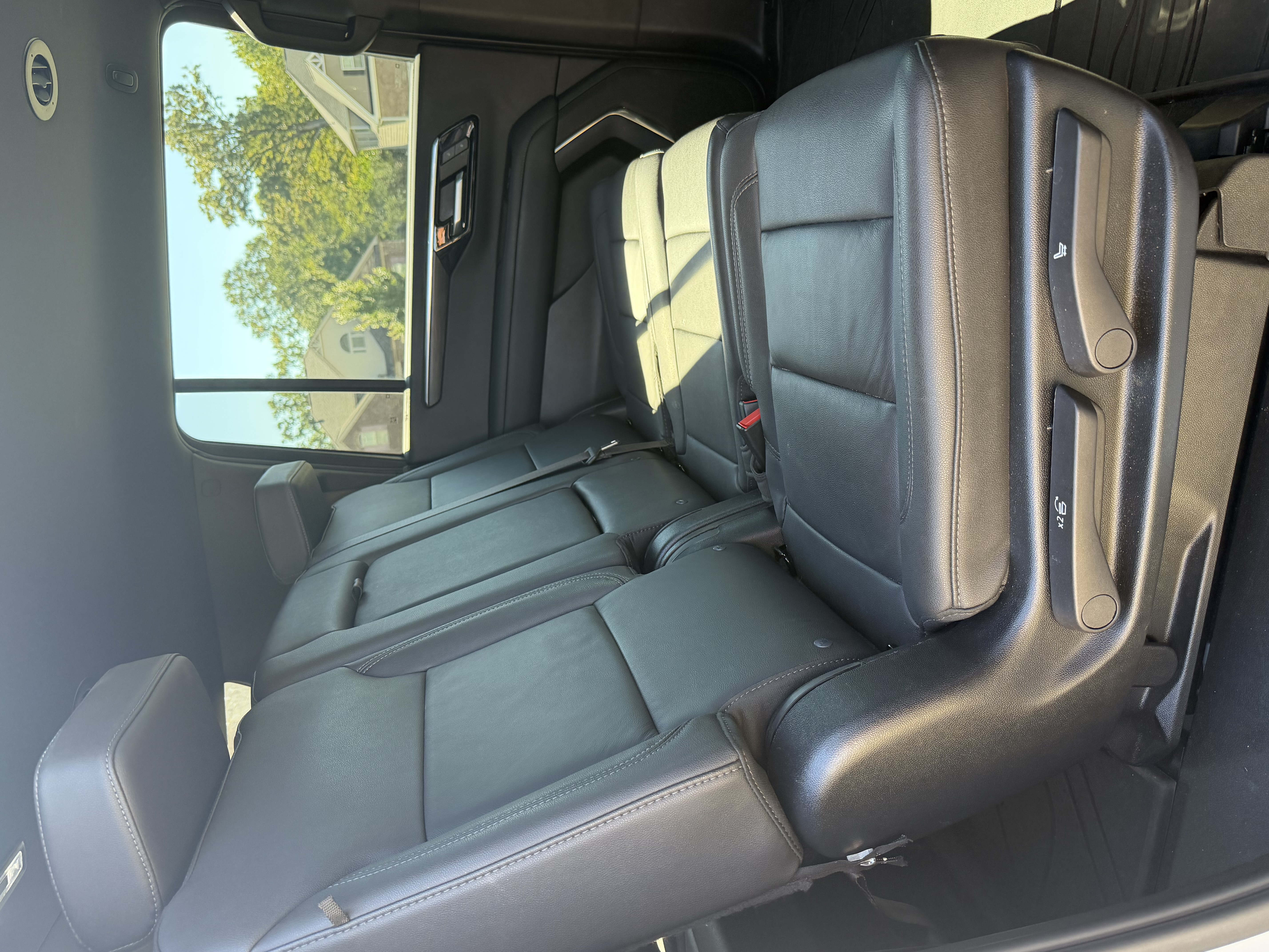 Used 2025 Chevrolet Suburban LT AWD/4WD image 13