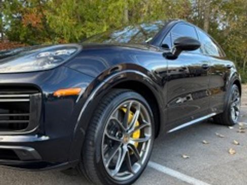 Used 2021 Porsche Cayenne Turbo image 17