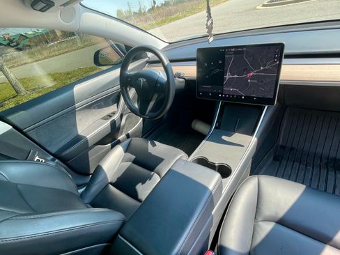 Used 2020 Tesla Model 3 Standard Range Plus image 9