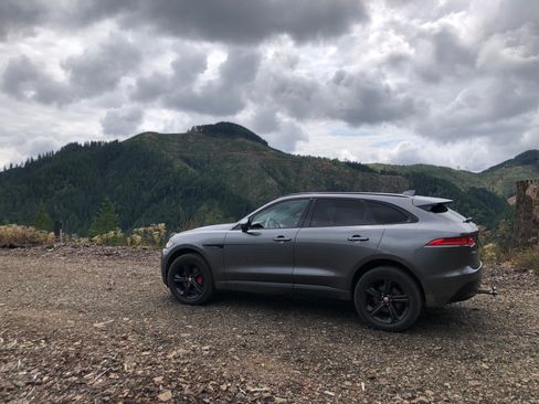 Used 2018 Jaguar F-PACE S AWD/4WD image 2