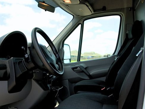 Used 2018 Mercedes-Benz Sprinter 2500 image 11