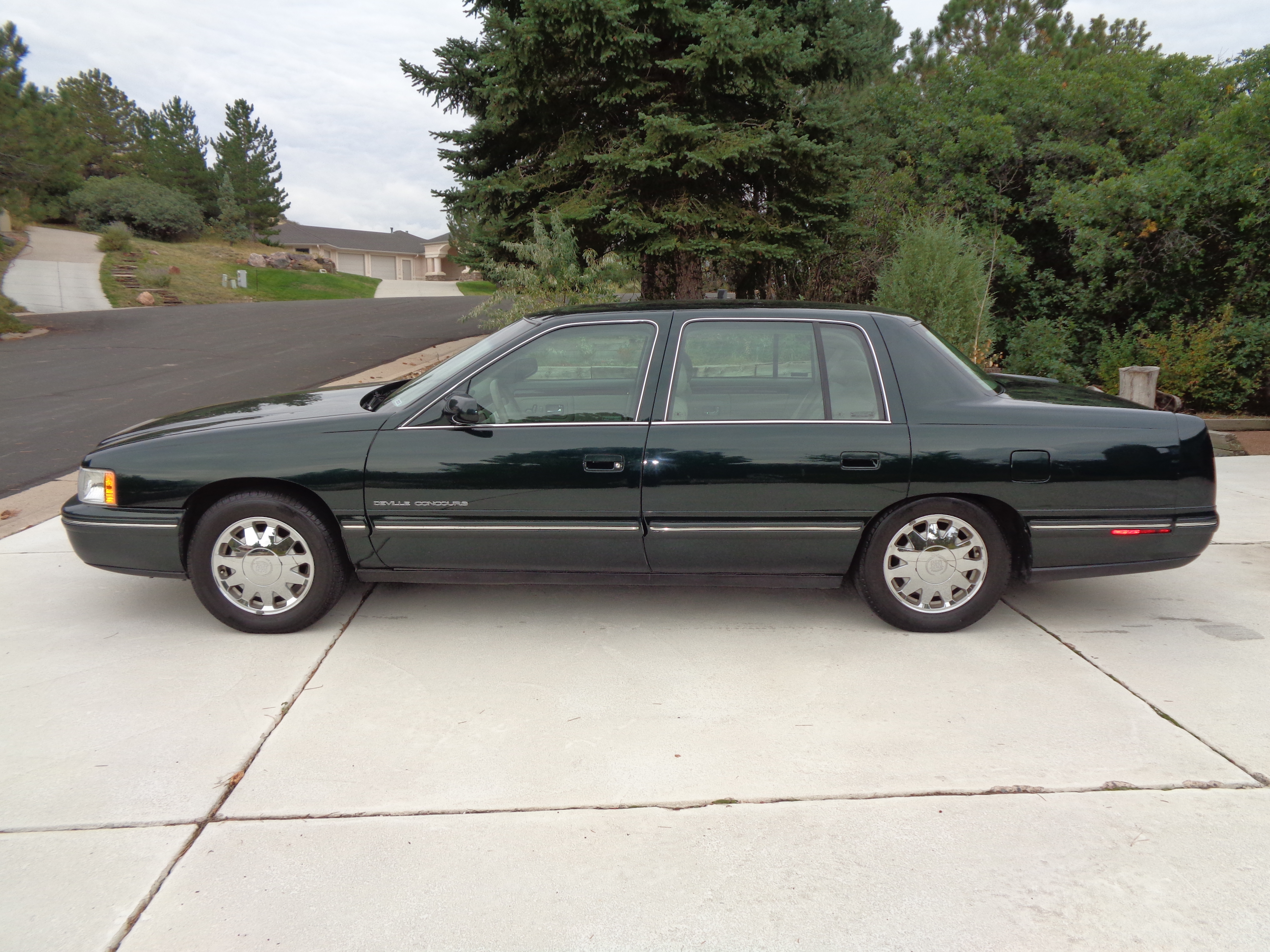 Used 1999 Cadillac De Ville Concours FWD image 4