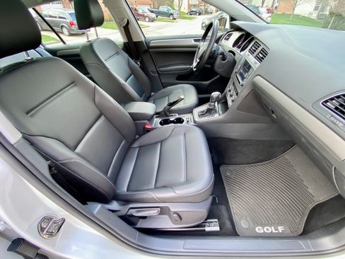 Used 2017 Volkswagen Golf SE image 22