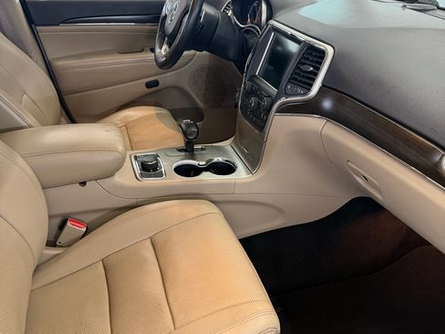 Used 2014 Jeep Grand Cherokee Limited w/ Luxury Group II image 10