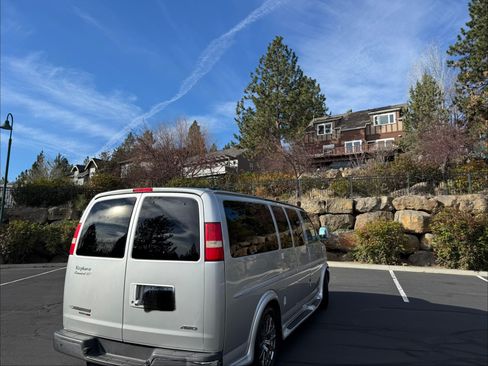 Used 2013 Chevrolet Express 1500 AWD image 4