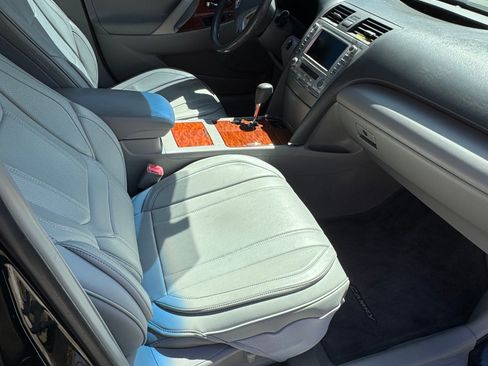 Used 2011 Toyota Camry Hybrid image 6