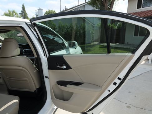 Used 2013 Honda Accord EX-L image 17