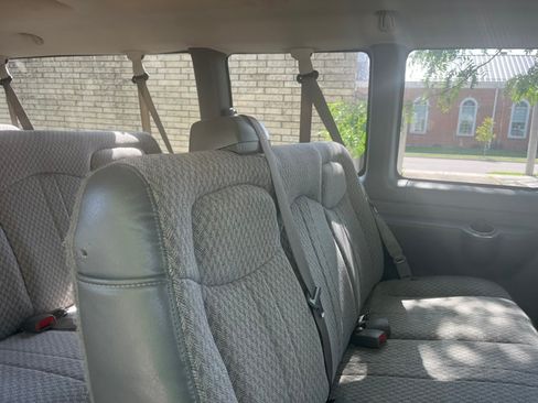 Used 2007 GMC Savana 3500 Extended Passenger w/ LT Preferred Equipment Group RWD image 9