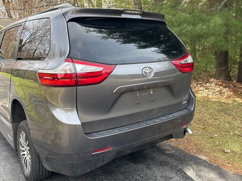 Used 2018 Toyota Sienna XLE FWD image 4