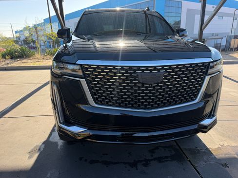 Used 2022 Cadillac Escalade Luxury AWD/4WD image 2