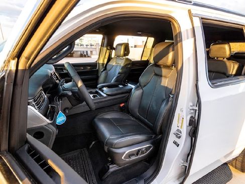 Used 2023 Jeep Wagoneer 2WD image 12