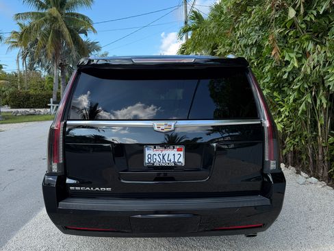Used 2019 Cadillac Escalade ESV Premium Luxury AWD/4WD image 4