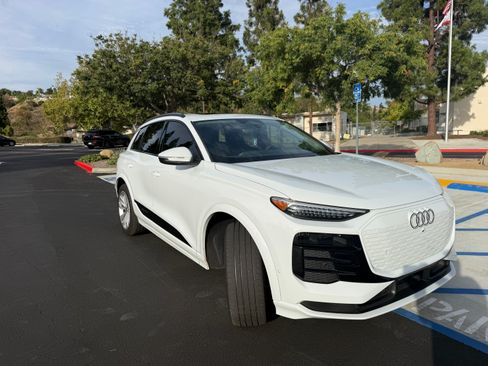 Used 2025 Audi Q6 e-tron Premium Plus w/ Premium Plus RWD image 6