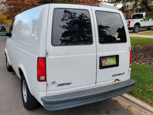 Used 2000 Chevrolet Astro image 9