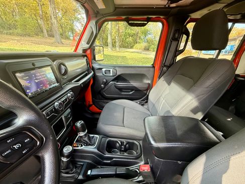 Used 2018 Jeep Wrangler Unlimited Sport image 19