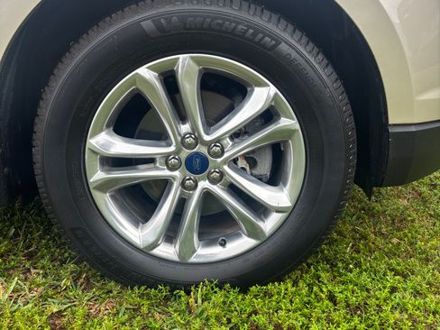 Used 2017 Ford Edge SEL w/ Equipment Group 201A image 6