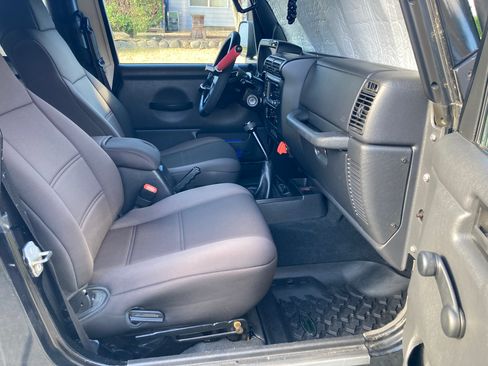 Used 2006 Jeep Wrangler Unlimited Rubicon AWD/4WD image 16