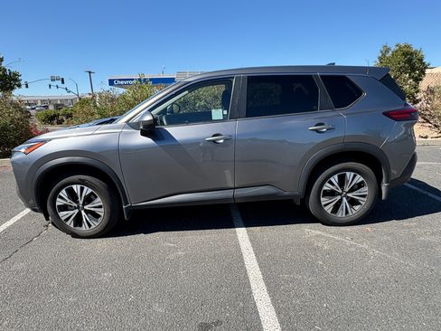 Used 2023 Nissan Rogue SV FWD image 2