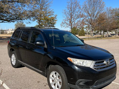 Used 2011 Toyota Highlander 4WD image 2