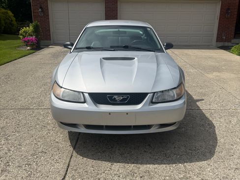 Used 2000 Ford Mustang GT RWD image 2