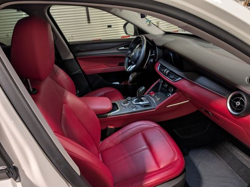 Used 2021 Alfa Romeo Stelvio Ti w/ Premium Package image 11