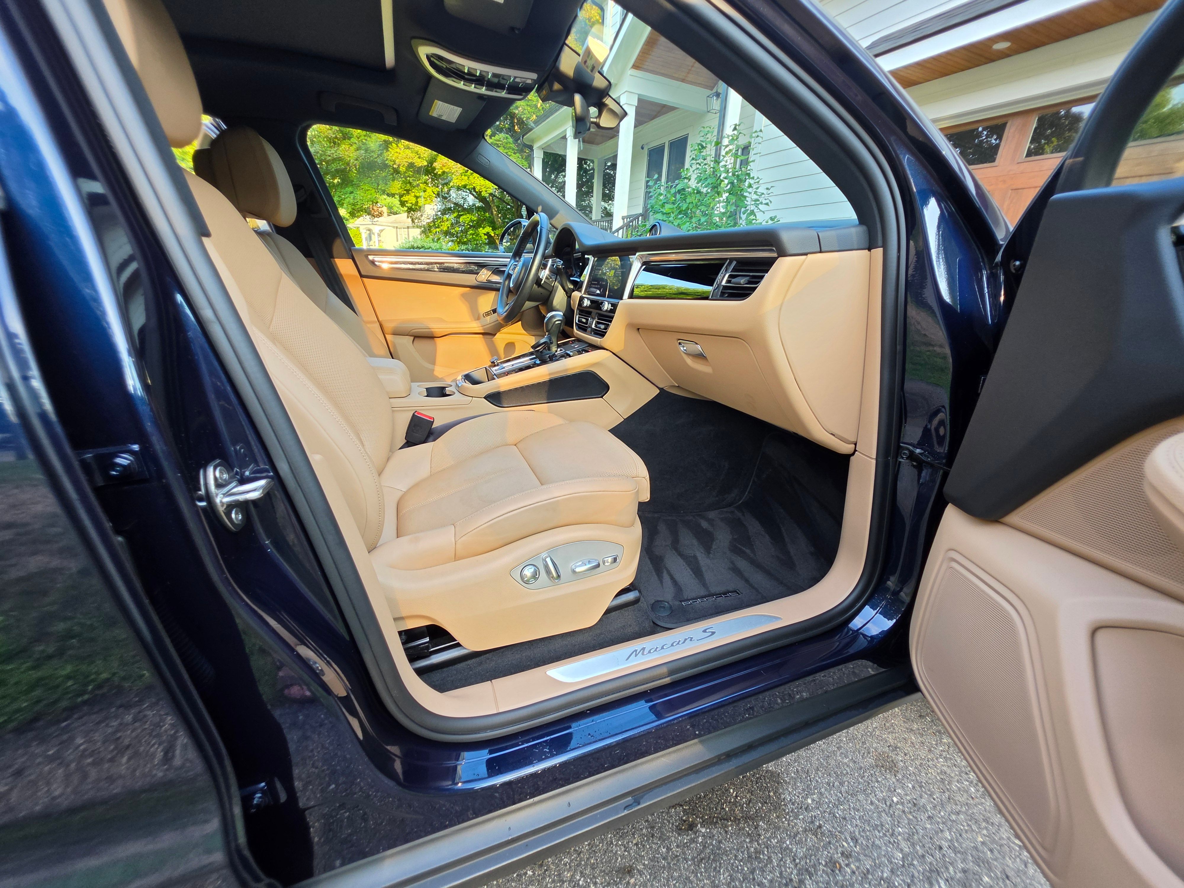 Used 2023 Porsche Macan S AWD/4WD image 10